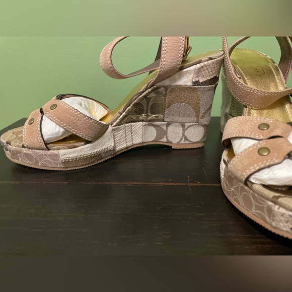 Pristine condition. Coach Kallista Tan Signature Multi-patch Wedge Women’s 7.5 - Picture 8 of 15